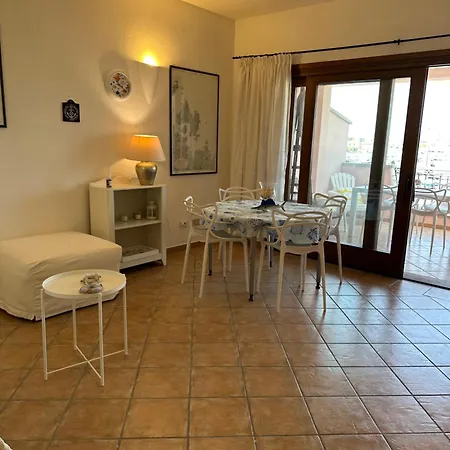 Riva Dei Lestrigoni Apartment